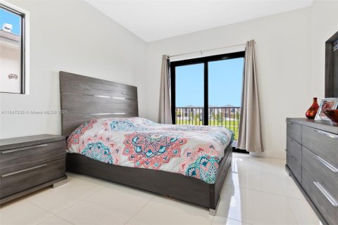 House in Florida City, Florida 5 bedrooms, 176.7 sq.m. № 1847751 - photo 17