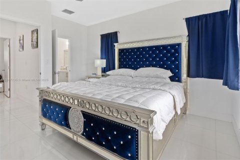 House in Florida City, Florida 5 bedrooms, 176.7 sq.m. № 1847751 - photo 14