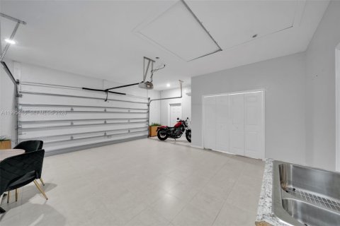 Casa en venta en Cape Coral, Florida, 3 dormitorios № 2062977 - foto 21