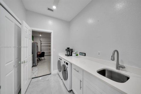 Casa en venta en Cape Coral, Florida, 3 dormitorios № 2062977 - foto 20