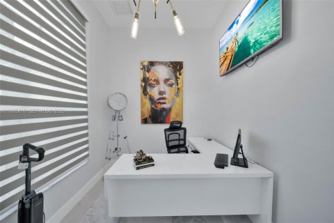 Casa en venta en Cape Coral, Florida, 3 dormitorios № 2062977 - foto 7