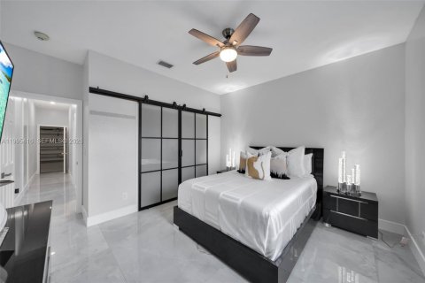 Casa en venta en Cape Coral, Florida, 3 dormitorios № 2062977 - foto 27