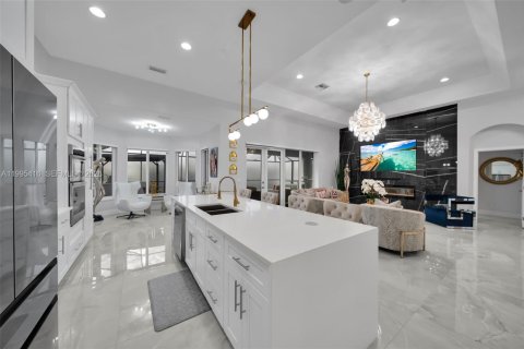 Casa en venta en Cape Coral, Florida, 3 dormitorios № 2062977 - foto 19