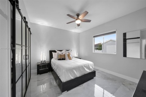 Casa en venta en Cape Coral, Florida, 3 dormitorios № 2062977 - foto 26