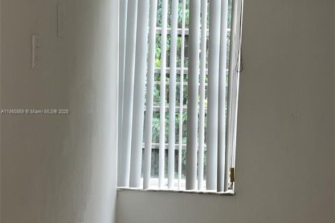 Condo in Miami, Florida, 1 bedroom № 1890999 - photo 13