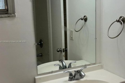 Condo in Miami, Florida, 1 bedroom № 1890999 - photo 7