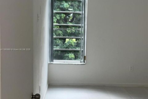 Condo in Miami, Florida, 1 bedroom № 1890999 - photo 3