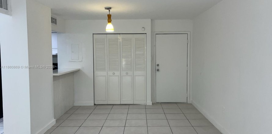 Condo in Miami, Florida, 1 bedroom № 1890999