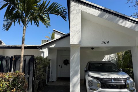 Condominio en Weston, Florida, 2 dormitorios  № 2032225