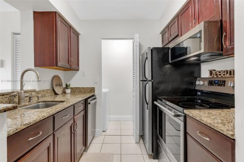 Copropriété à vendre à Pompano Beach, Floride: 2 chambres, 83.89 m2 № 1897443 - photo 9