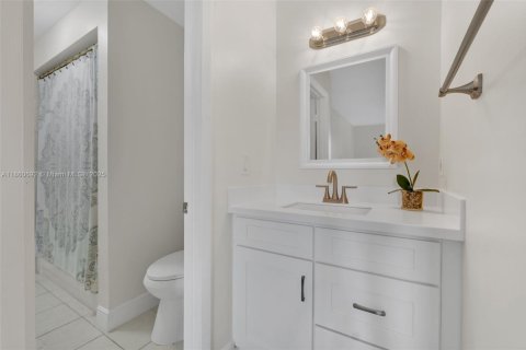 Copropriété à vendre à Pompano Beach, Floride: 2 chambres, 83.89 m2 № 1897443 - photo 17