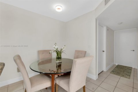 Copropriété à vendre à Pompano Beach, Floride: 2 chambres, 83.89 m2 № 1897443 - photo 8