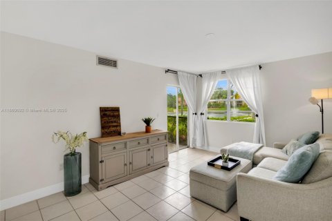 Copropriété à vendre à Pompano Beach, Floride: 2 chambres, 83.89 m2 № 1897443 - photo 6