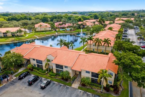 Copropriété à vendre à Pompano Beach, Floride: 2 chambres, 83.89 m2 № 1897443 - photo 1