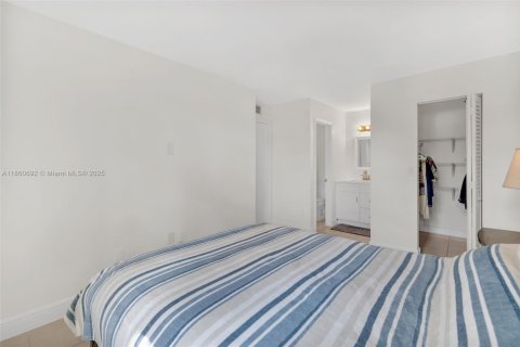 Copropriété à vendre à Pompano Beach, Floride: 2 chambres, 83.89 m2 № 1897443 - photo 13