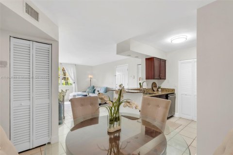 Copropriété à vendre à Pompano Beach, Floride: 2 chambres, 83.89 m2 № 1897443 - photo 7