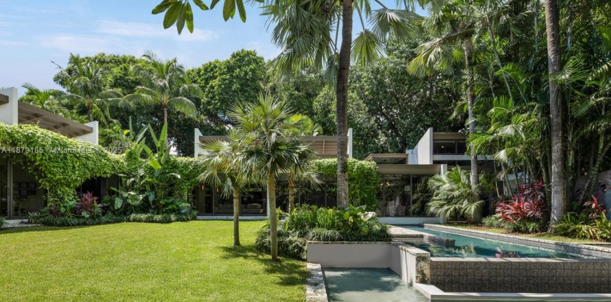 House in Miami, Florida 5 bedrooms, 502.51 sq.m. № 1896237