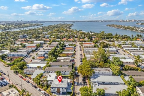 Adosado en venta en Miami Beach, Florida, 5 dormitorios, 175.68 m2 № 1975152 - foto 4