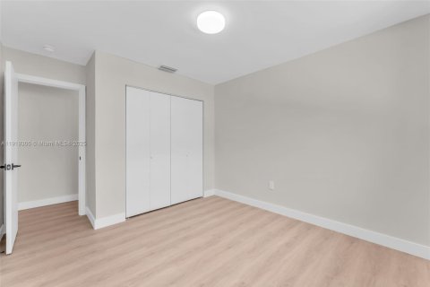 Adosado en venta en Miami Beach, Florida, 5 dormitorios, 175.68 m2 № 1975152 - foto 26