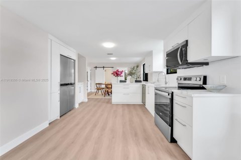 Adosado en venta en Miami Beach, Florida, 5 dormitorios, 175.68 m2 № 1975152 - foto 9