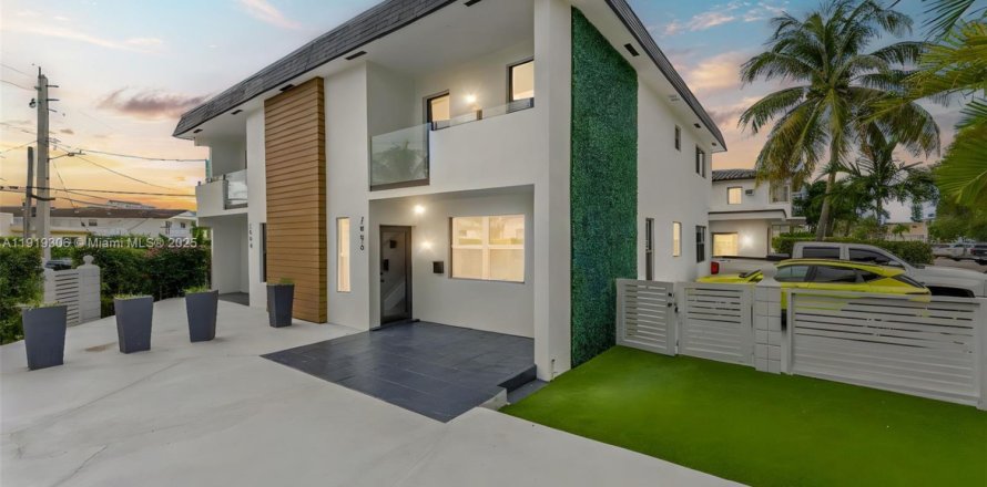 Adosado en Miami Beach, Florida 5 dormitorios, 175.68 m2 № 1975152