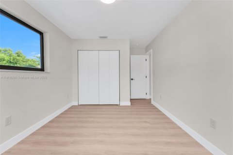 Adosado en venta en Miami Beach, Florida, 5 dormitorios, 175.68 m2 № 1975152 - foto 29