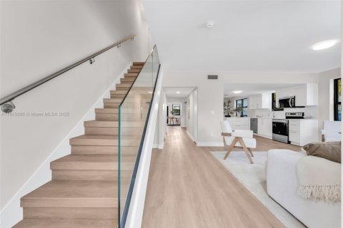 Adosado en venta en Miami Beach, Florida, 5 dormitorios, 175.68 m2 № 1975152 - foto 7