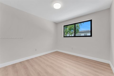 Adosado en venta en Miami Beach, Florida, 5 dormitorios, 175.68 m2 № 1975152 - foto 25