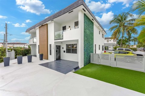 Adosado en venta en Miami Beach, Florida, 5 dormitorios, 175.68 m2 № 1975152 - foto 2