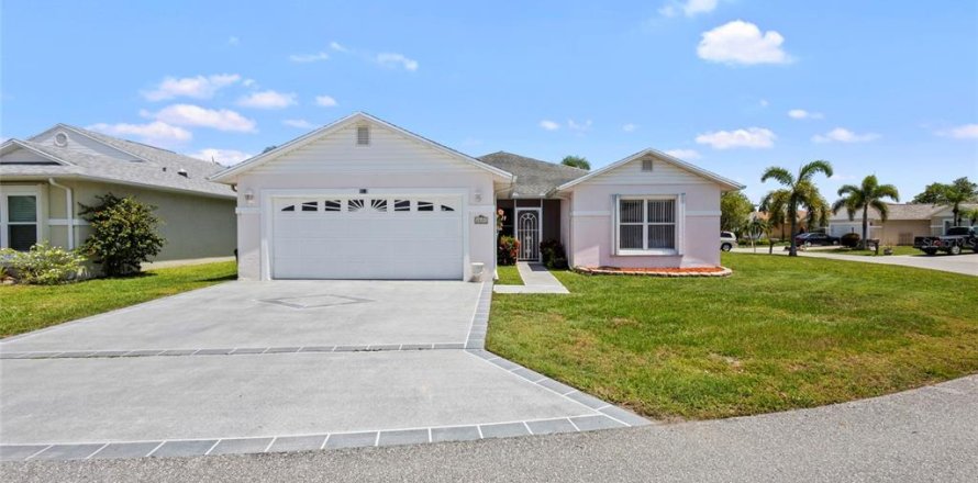 Casa en St. Lucie, Florida 3 dormitorios, 159.23 m2 № 1751560