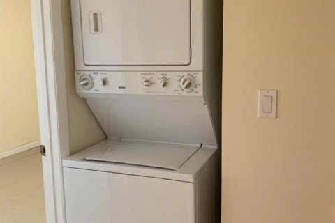 Condo in Lake Worth, Florida, 2 bedrooms  № 2259685 - photo 12
