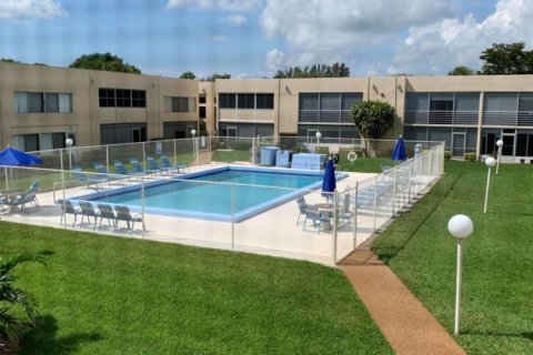 Condo in Lake Worth, Florida, 2 bedrooms  № 2259685 - photo 23