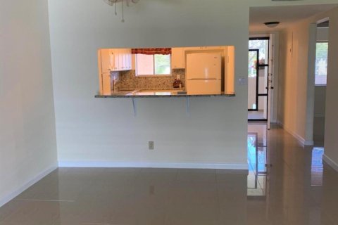 Condo in Lake Worth, Florida, 2 bedrooms  № 2259685 - photo 6