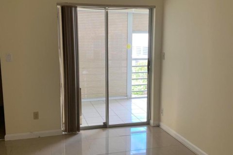 Condo in Lake Worth, Florida, 2 bedrooms  № 2259685 - photo 8