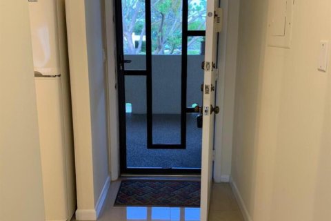 Condo in Lake Worth, Florida, 2 bedrooms  № 2259685 - photo 10
