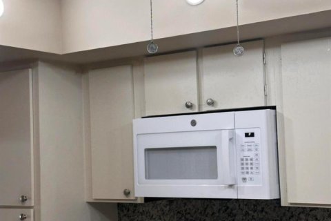 Condo in Lake Worth, Florida, 2 bedrooms  № 2259685 - photo 4