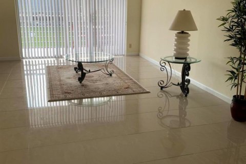 Condo in Lake Worth, Florida, 2 bedrooms № 2259685