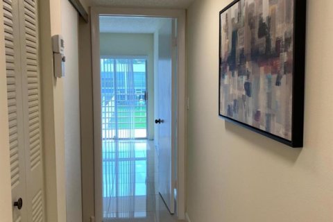 Condo in Lake Worth, Florida, 2 bedrooms  № 2259685 - photo 7