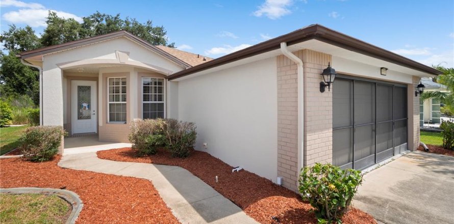 House in Leesburg, Florida 3 bedrooms, 141.4 sq.m. № 1865962