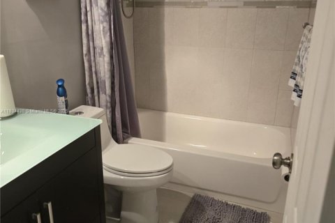 Casa en venta en Plantation, Florida, 4 dormitorios, 229.93 m2 № 1934825 - foto 9