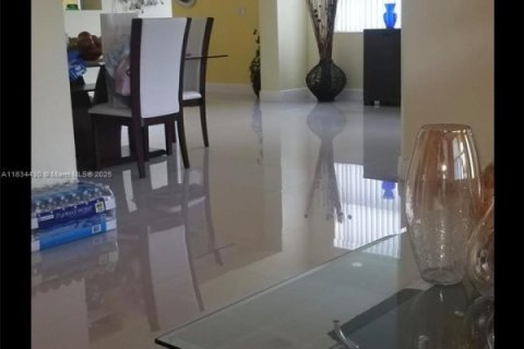 Casa en venta en Plantation, Florida, 4 dormitorios, 229.93 m2 № 1934825 - foto 10