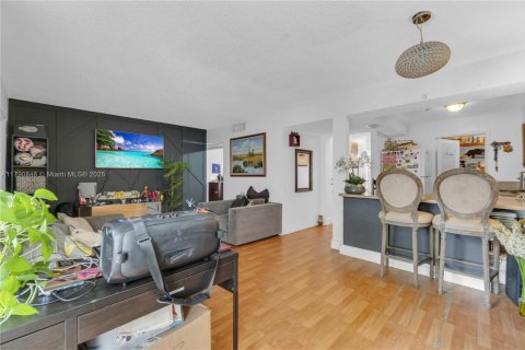 Townhouse in Miami, Florida 3 bedrooms, 124.86 sq.m. № 1863449 - photo 3