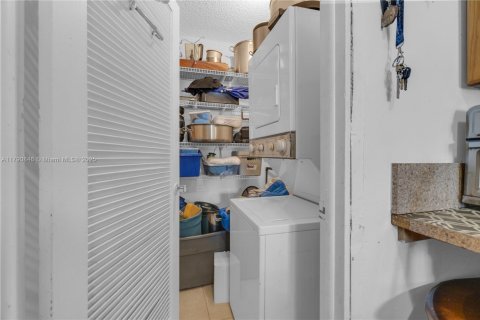 Townhouse in Miami, Florida 3 bedrooms, 124.86 sq.m. № 1863449 - photo 15