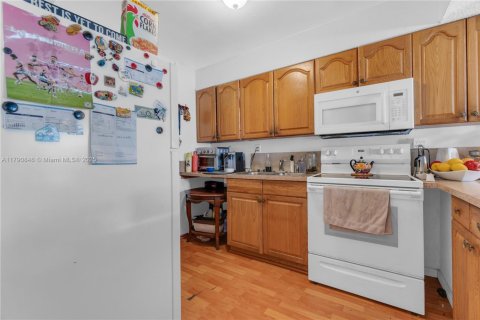 Townhouse in Miami, Florida 3 bedrooms, 124.86 sq.m. № 1863449 - photo 18