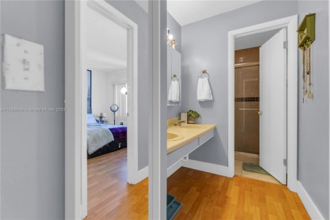 Townhouse in Miami, Florida 3 bedrooms, 124.86 sq.m. № 1863449 - photo 7