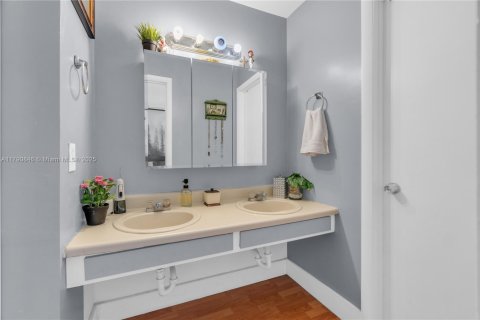 Townhouse in Miami, Florida 3 bedrooms, 124.86 sq.m. № 1863449 - photo 8