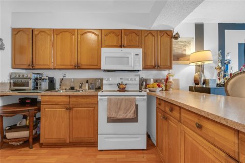 Townhouse in Miami, Florida 3 bedrooms, 124.86 sq.m. № 1863449 - photo 20