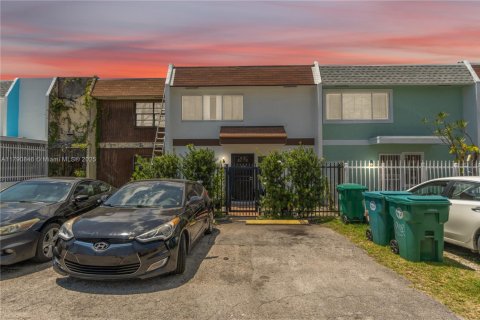 Townhouse in Miami, Florida 3 bedrooms, 124.86 sq.m. № 1863449 - photo 1