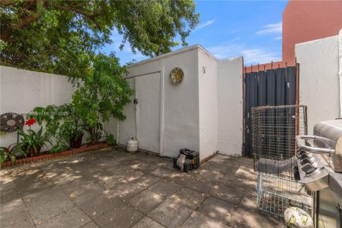 Townhouse in Miami, Florida 3 bedrooms, 124.86 sq.m. № 1863449 - photo 14