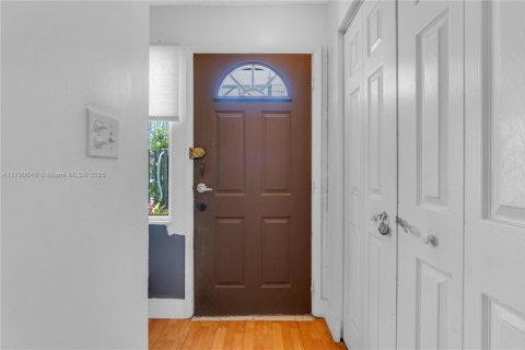 Townhouse in Miami, Florida 3 bedrooms, 124.86 sq.m. № 1863449 - photo 27